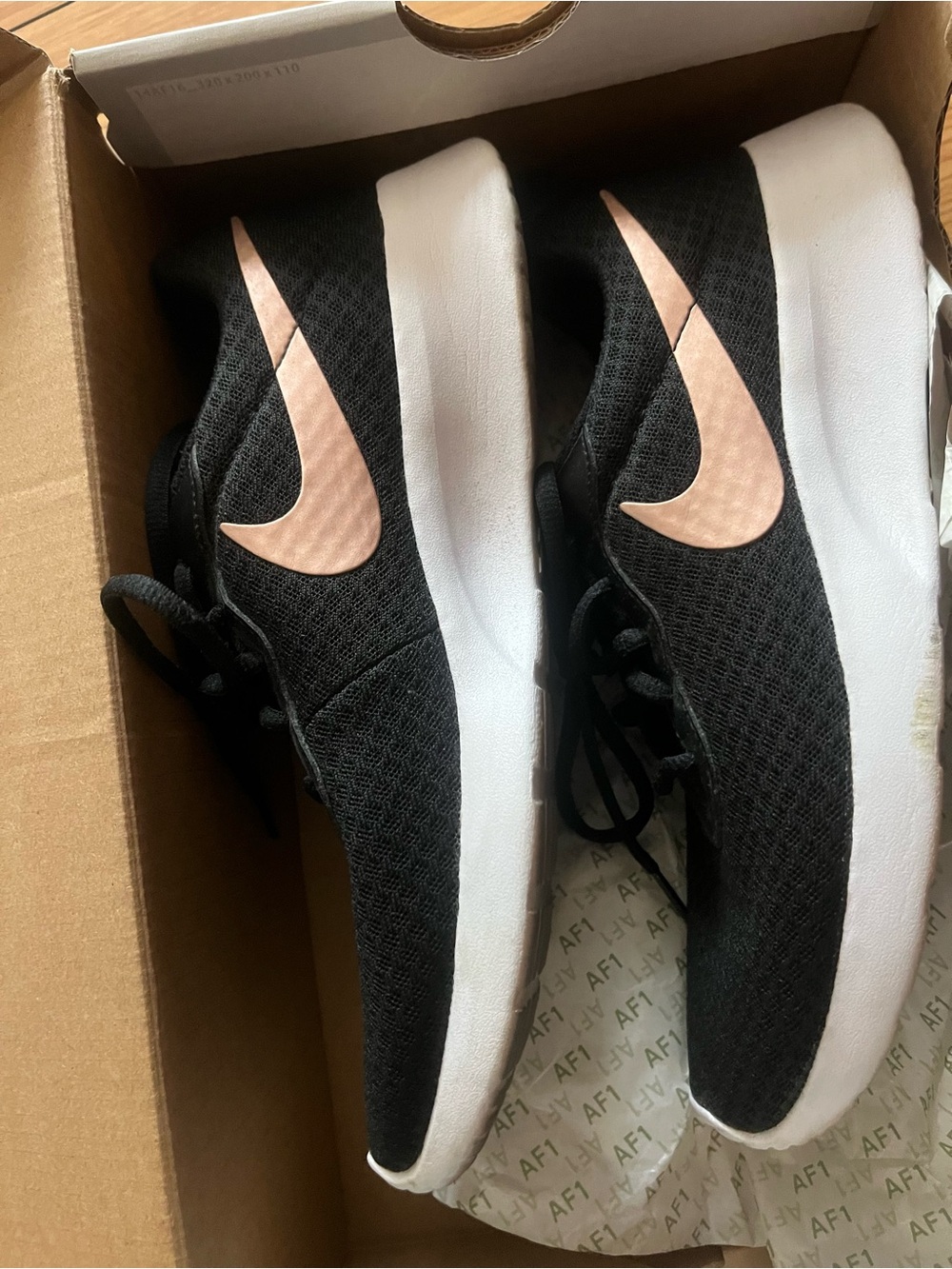 Women's Nike Tanjun
'Black Metallic Red Bronze'